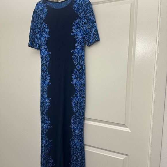 St. John gown - Picture 2 of 4